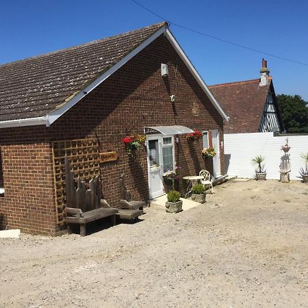 Villa Hogwarts Bed And Continental Breakfast Sheerness Exterior foto